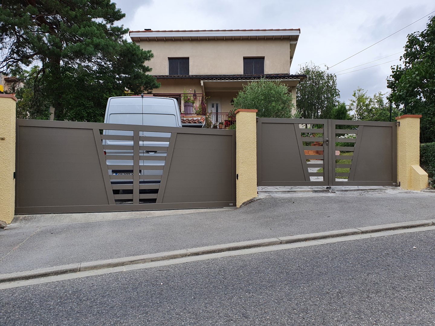 Pose de portail à Aussone en Haute-Garonne